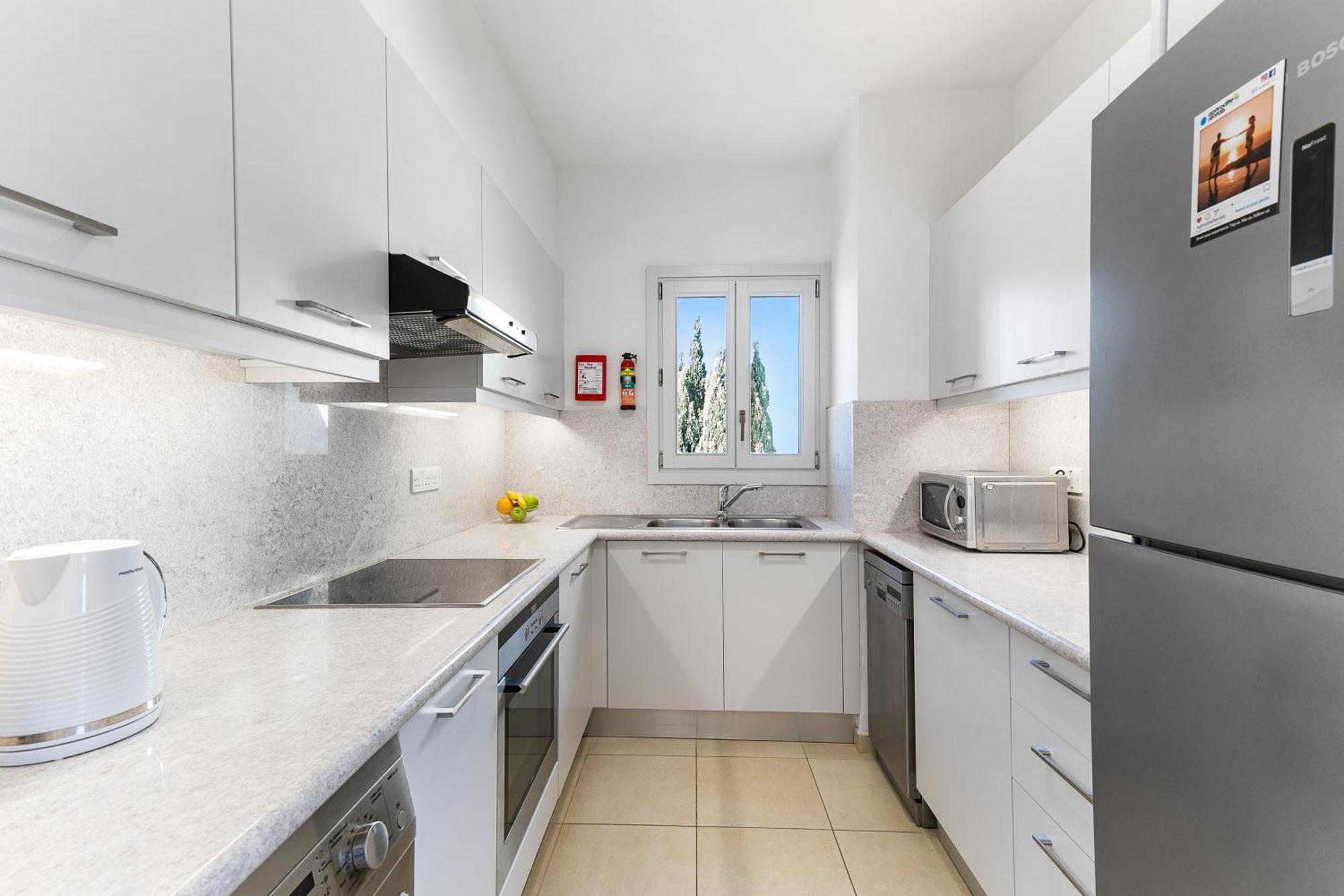 2 Bedroom Apartment Thalassa With Sea And Sunset Views, Aphrodite Hills Resort Kouklia Eksteriør bilde